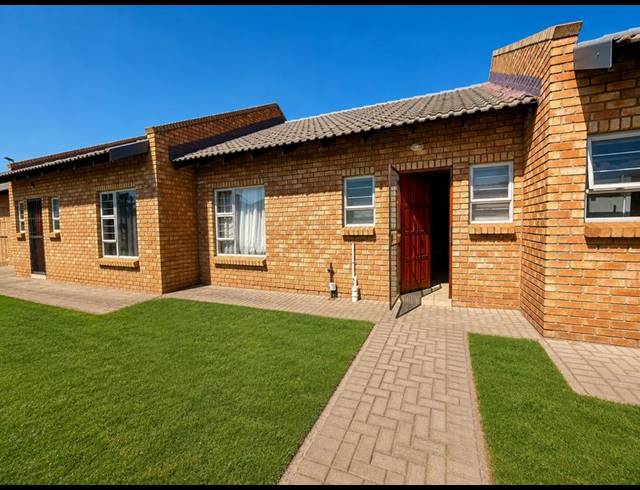 2 BEDROOM TOWNHOUSE FOR SALE IN RIVERSDALE